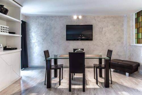 Black And White Suite