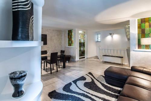 Black And White Suite