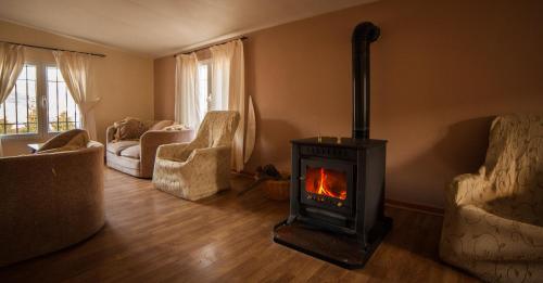 Koplietošanas atpūtas telpa ar TV, Casa Rural Rosa Blanca in El Cerezo
