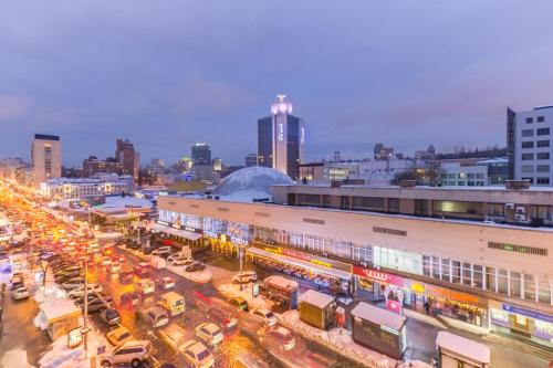 V80-18 MODERN TWO 2 LARGE SEPARATE BEDROOMS - 80 m2 CENTRAL LOCATION, OLYMPIC STADIUM - GULLIVER MAL