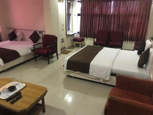 Hotel Mansarovar Located in Maninagar, Hotel Mansarovar is a perfect starting point from which to explore Ahmedabad. The property has everything you need for a comfortable stay. All the necessary facilities, including