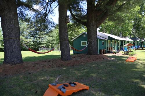 Rowe's Adirondack Cabins of Schroon Lake