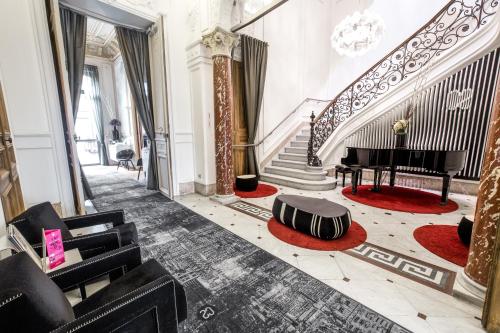 C2 Hotel in 06. Castellane et Préfecture