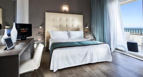 18764733 Yes Hotel Touring & SPA