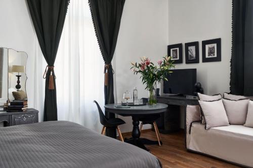 Emporikon Athens Hotel - image 8