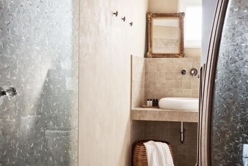 Emporikon Athens Hotel - Tap to explore photos