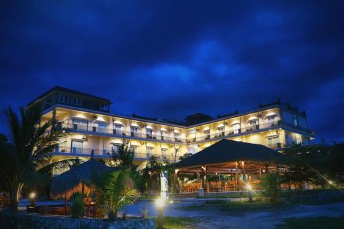 . Padadita Beach Hotel