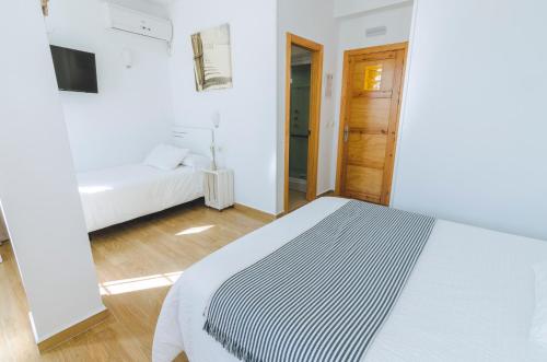 Triple Room with Private Bathroom image 10