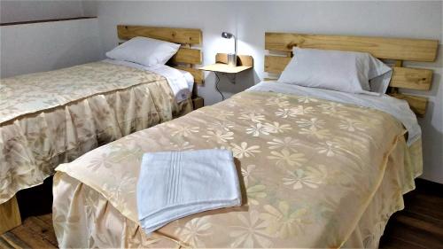 Twin Room with Private Bathroom image 6