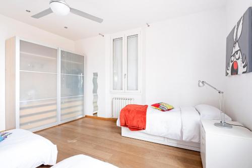 Skyline Central Apartment - image 3