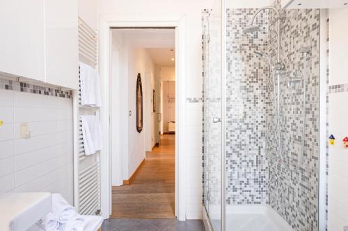 Skyline Central Apartment - image 7