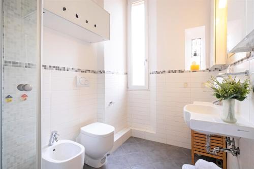 Skyline Central Apartment - image 11