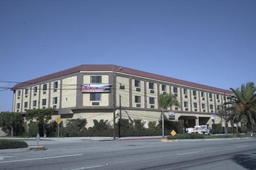 LAX Stadium Inn - image 7