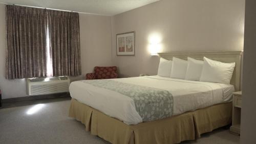 LAX Stadium Inn - image 10
