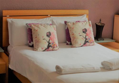 The Waterfront Townhouse Accommodation - image 11