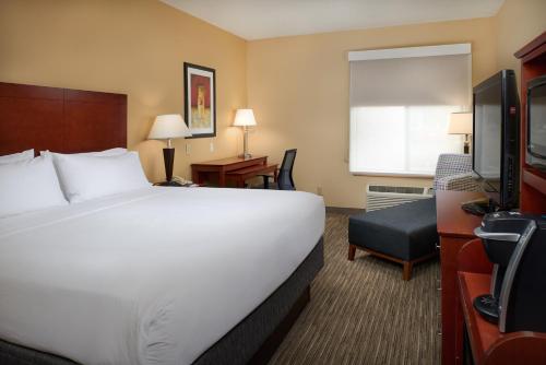 Holiday Inn Express Hotel & Suites Anniston/Oxford, an IHG Hotel