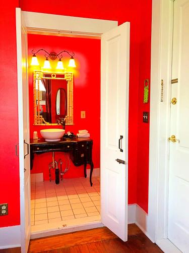 Creole Gardens Guesthouse And Inn In La