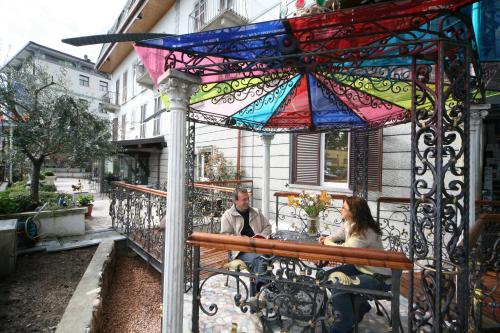 Instalaciones, Hotel Ungheria Varese 1946 in Varese