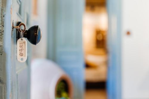 TasEV Guesthouse - image 14