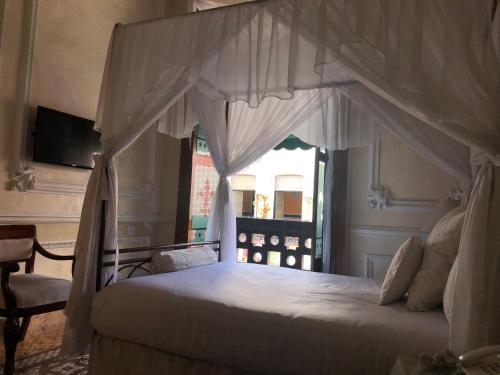 Hotel Elena Room Type - Deluxe Queen Suite