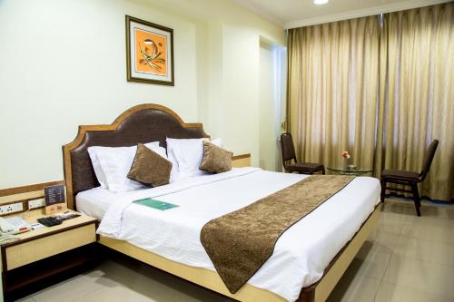 Hotel Tip Top Plaza Ideally located in the Thane area, Hotel Tip Top Plaza promises a relaxing and wonderful visit. Offering a variety of facilities and services, the property provides all you need for a good nights sle