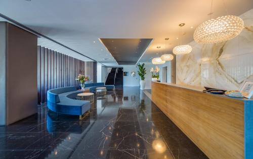 大厅, 太阳厅酒店 (Sun Hall Hotel) in 拉纳卡