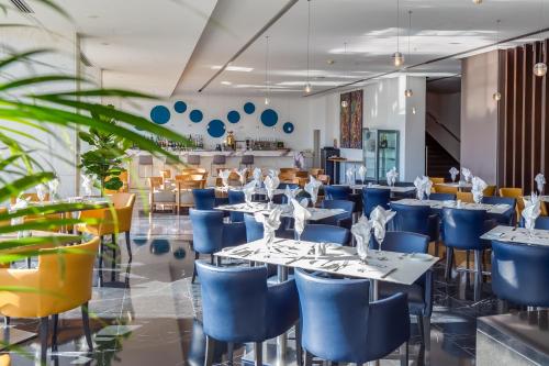 餐厅, 太阳厅酒店 (Sun Hall Hotel) in 拉纳卡