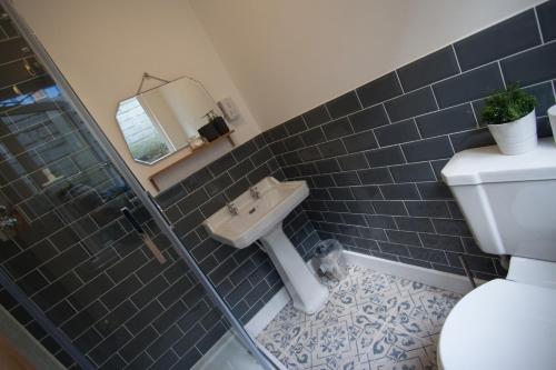 St Elmo Cottage - main image