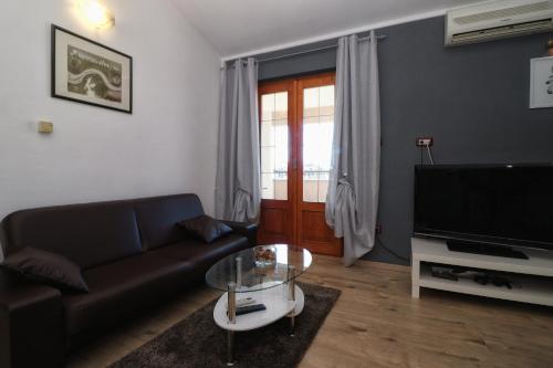 Apartments and Rooms Lorena 236 3