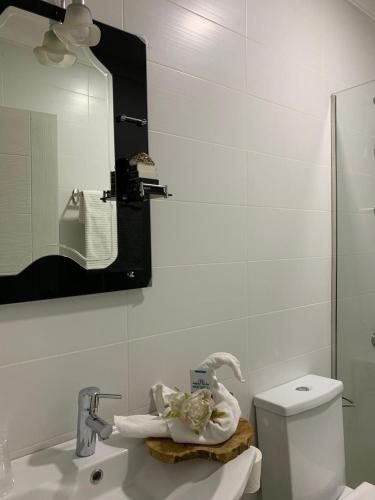 One-Bedroom Apartment image 5