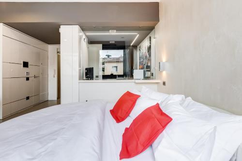 EMERALD Luxury Suite Apartment, Рим (фото 6)