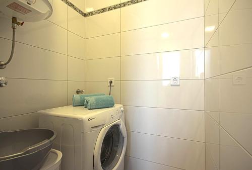 *Amazing modern apartment with 2 bedrooms* - image 2