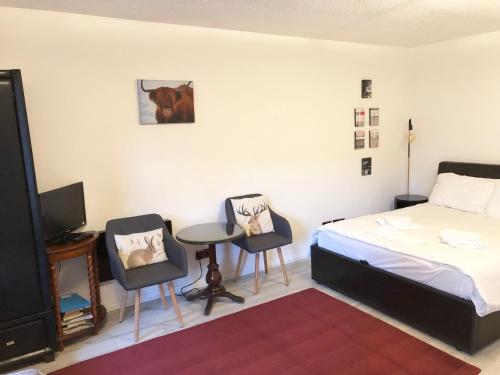 Castle view&Grassmarket studio flat with Luxury bathroom, Edinburgh (photo 8)