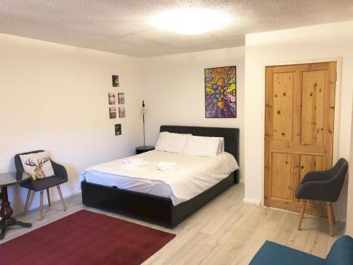 Castle view&Grassmarket studio flat with Luxury bathroom, Edinburgh (photo 9)