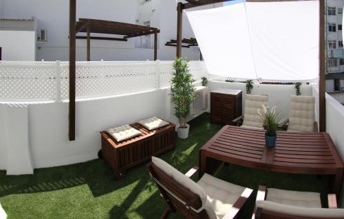 Espectacular ático con terraza en Triana, Sevilla (Foto 3)
