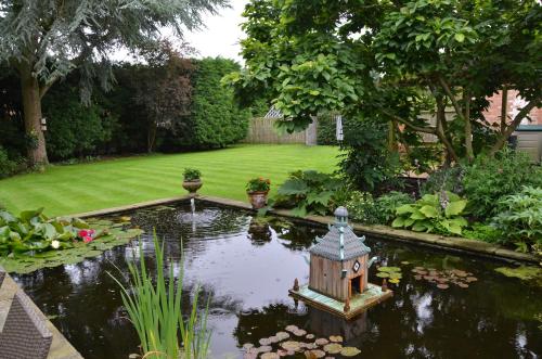 Treherne House & The Malvern Retreat - image 10