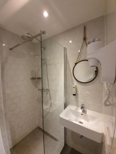 Single Room image 3