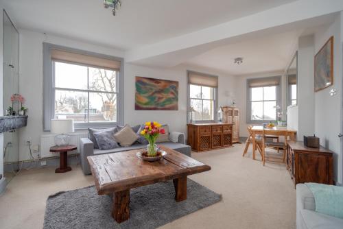 The View Apartment, Hampstead, Swiss Cottage, London