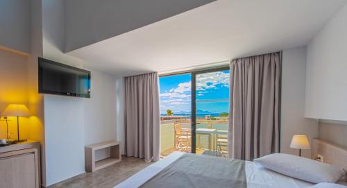 Double or Twin Room with Sea View