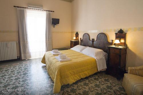 B&B Giardino Di Pietra B&B Giardino Di Pietra is conveniently located in the popular Ragusa area. The hotel offers guests a range of services and amenities designed to provide comfort and convenience. Express check-in/check