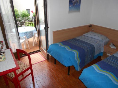2 bedrooms, 4 beds