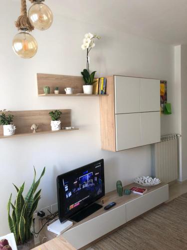 Suite 999, Bari