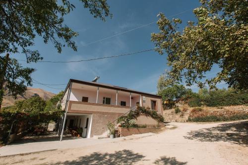 Ieeja, Noravank B&B in Čiva