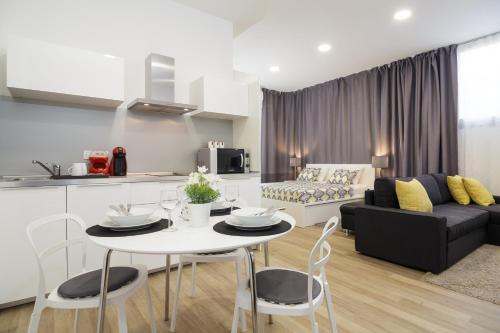 Apartment Aspalathos Centar - Split city center, a few minutes' walking distance to the UNESCO Palace, parking lot in front of the apartment, Split (photo 8)