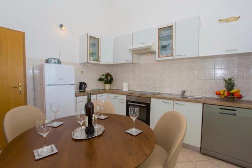 Apartment with Sea View image 3
