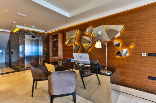 Előcsarnok, Hotel California by Aycon in Sveti Stefan