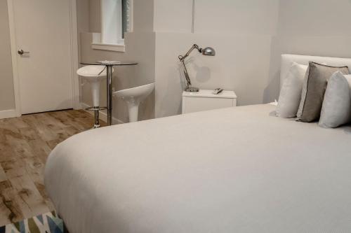 A Stylish Stay w/ a Queen Bed, Heated Floors.. #3 in Brookline, USA