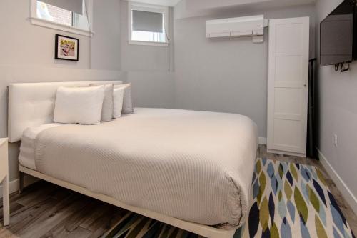 A Stylish Stay w/ a Queen Bed, Heated Floors.. #3 detail