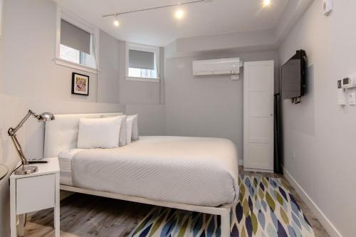 A Stylish Stay W/ A Queen Bed, Heated Floors.. #3
