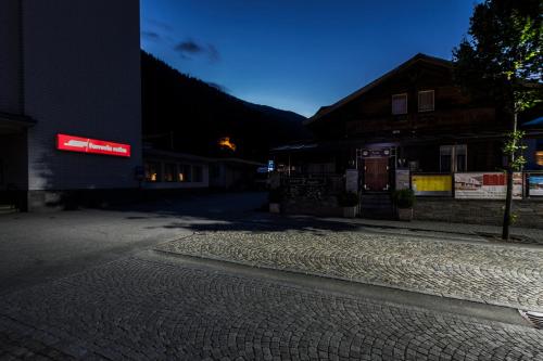  Ristorante Pensione Chalet Stazione, Pension in Poschiavo bei La Rösa